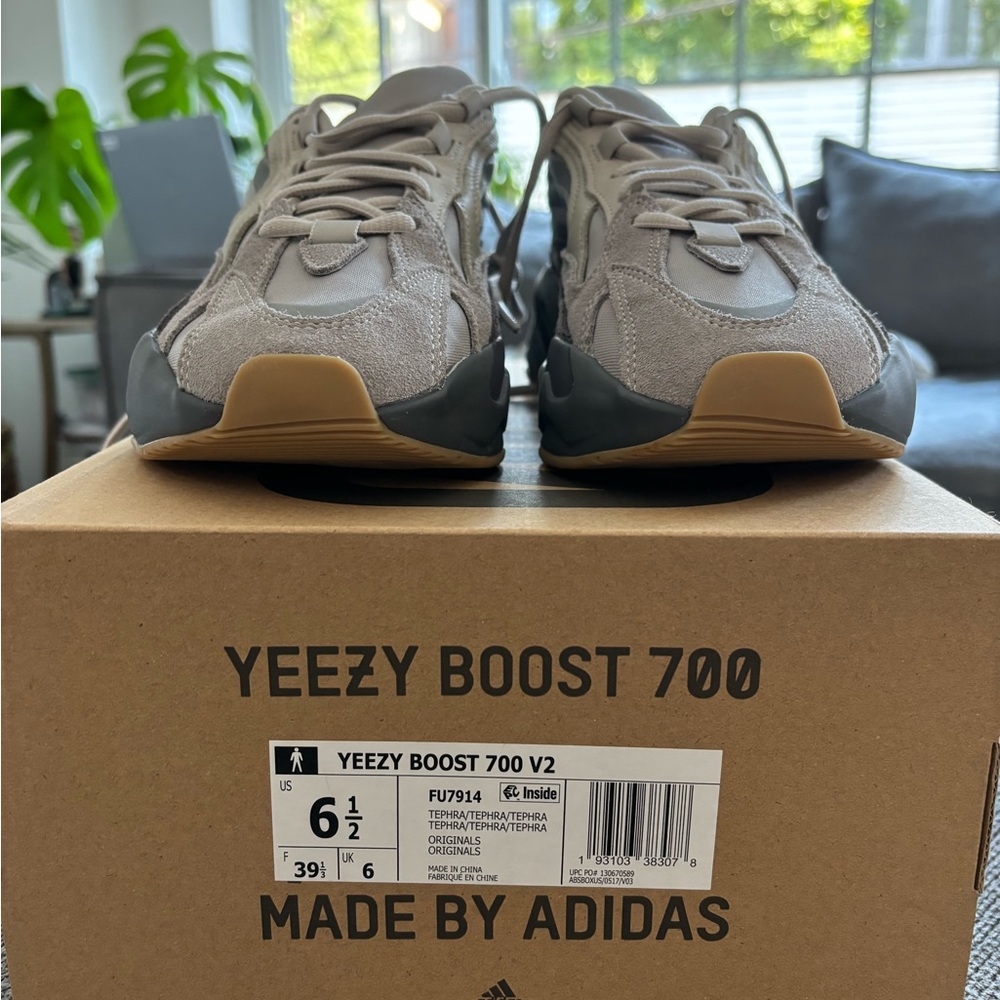 Yeezy 700 v2 tephra
